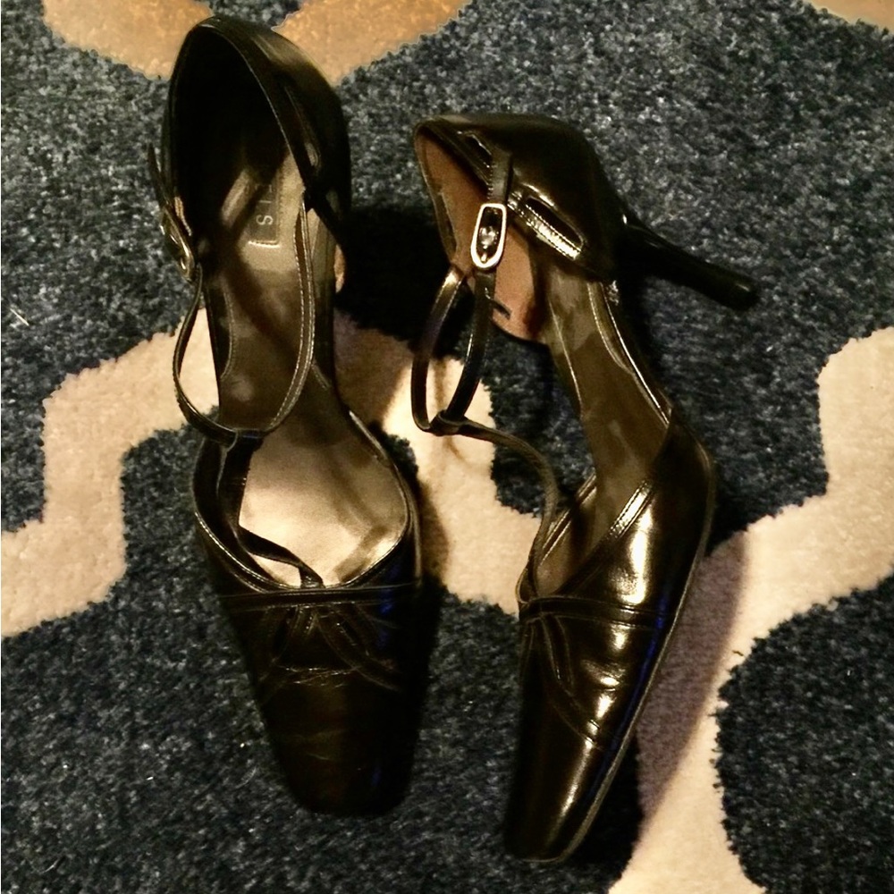 NEW black classic heels 3 1/2" by nickels